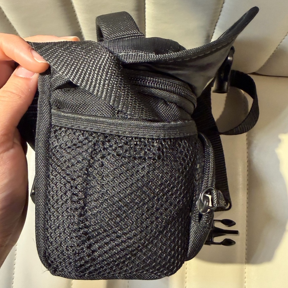Sony Compact Black Camera Case - Picture 8 of 10